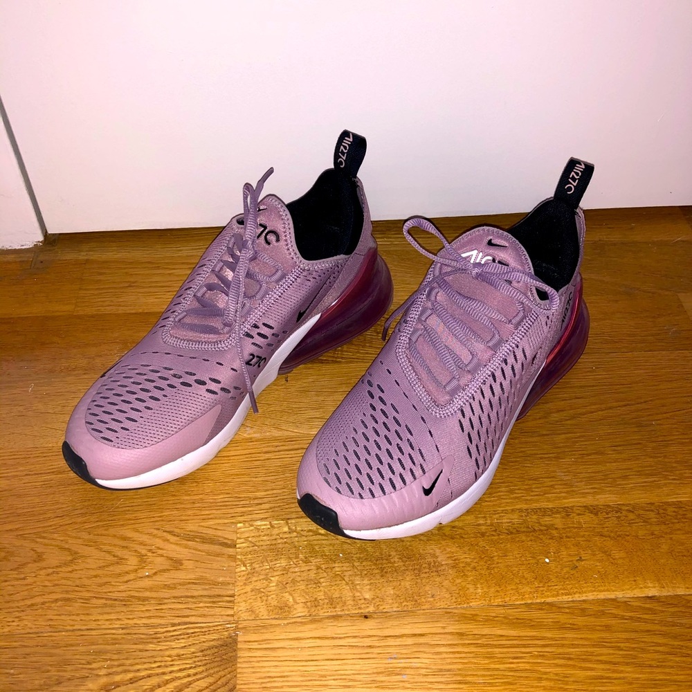NIKE AIR 270 SNEAKERS IN MAUVE WITH BLACK ACCENTS